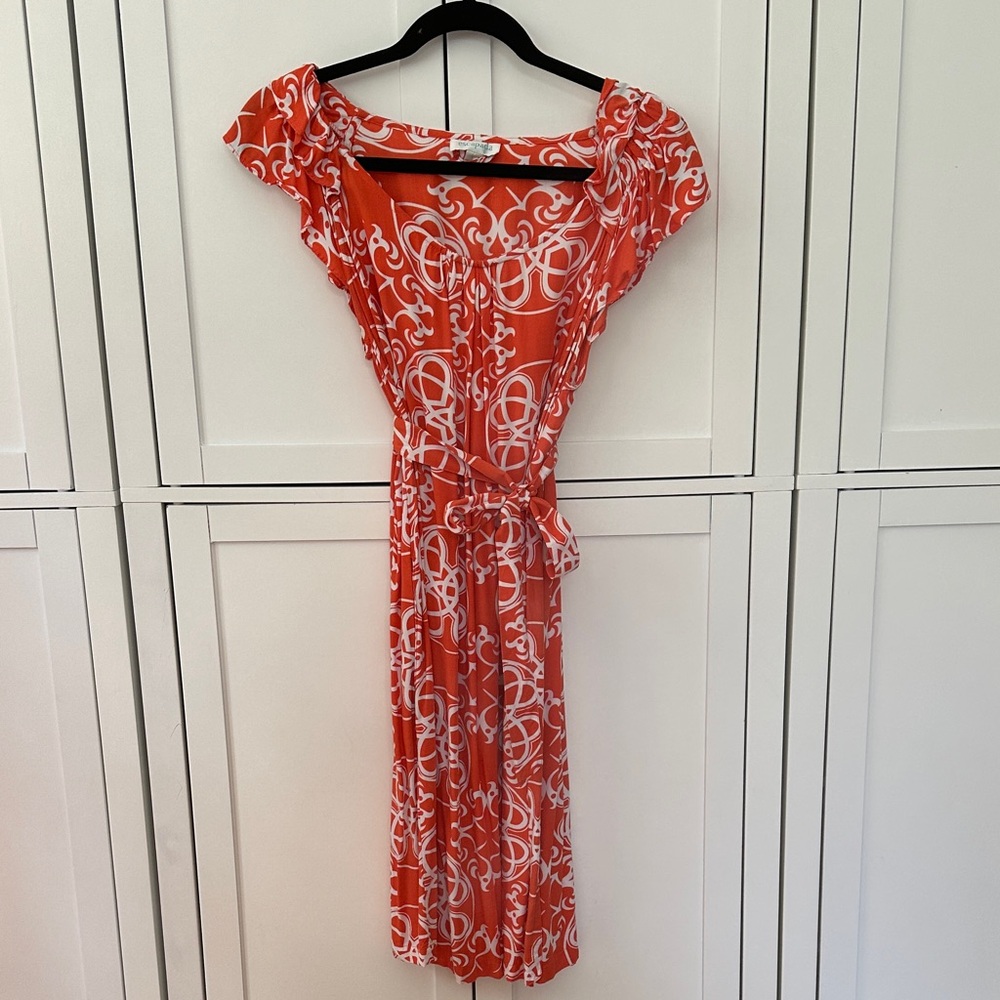 Escapada Coral and White Swirl Midi Dress